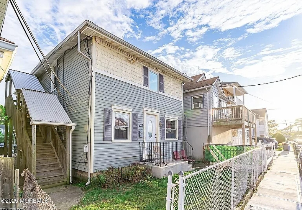 22 Bay Avenue - Photo 0