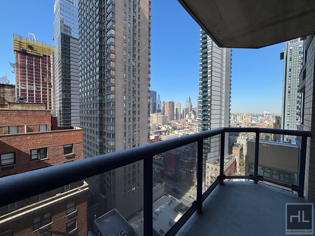 West 48th Street - Photo 1