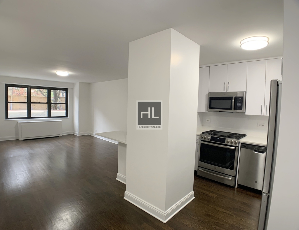 E 16 St - Photo 0