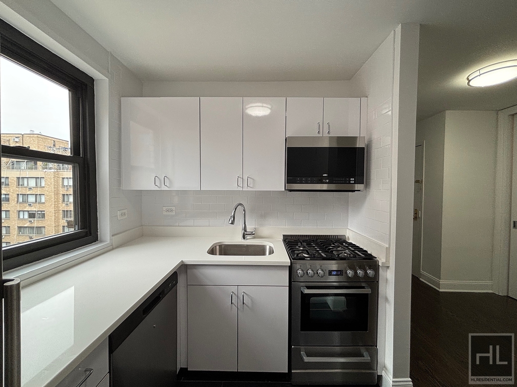 5 Avenue - Photo 4
