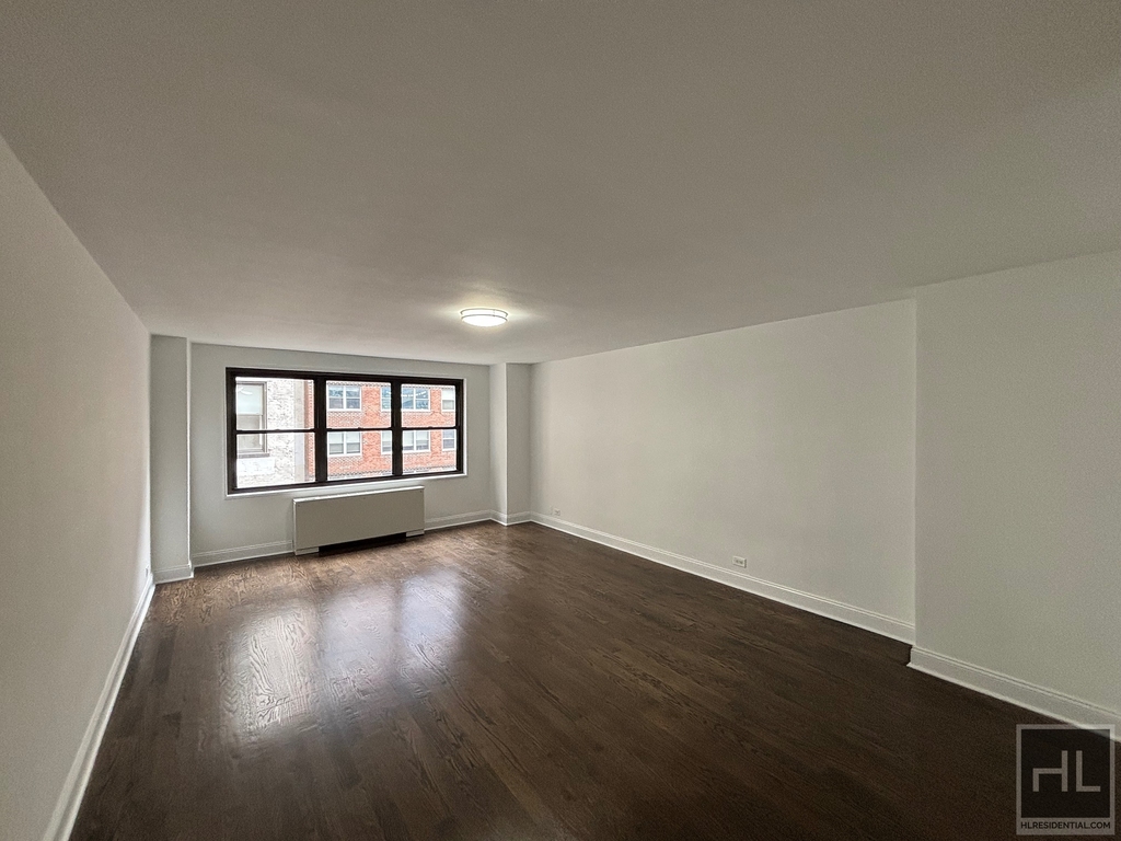 5 Avenue - Photo 1