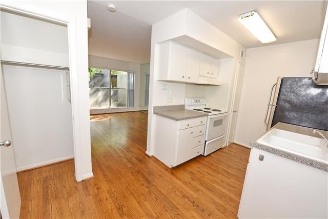 4431 Travis Street - Photo 3