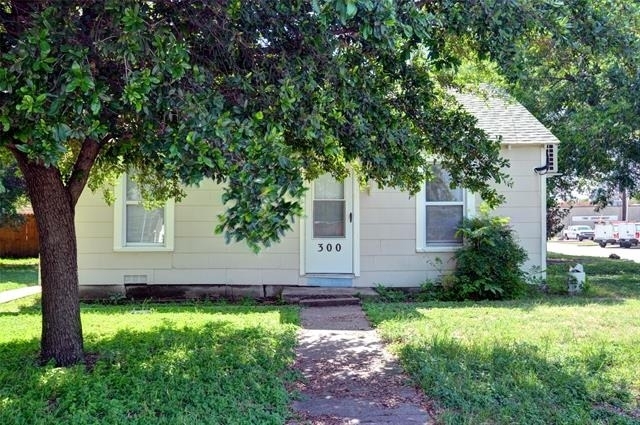 300 Meadow Park Drive - Photo 0