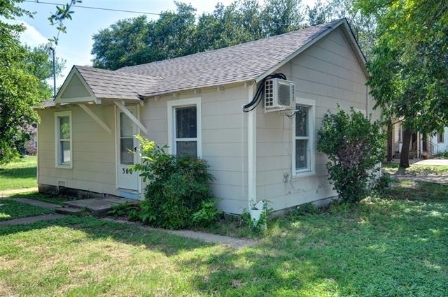 300 Meadow Park Drive - Photo 1