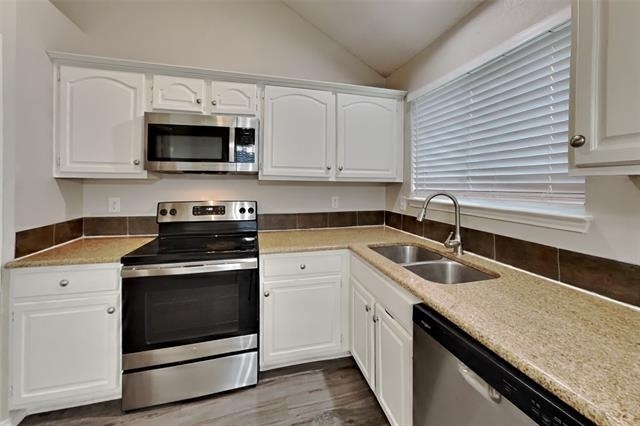 905 Freshwood Court - Photo 3