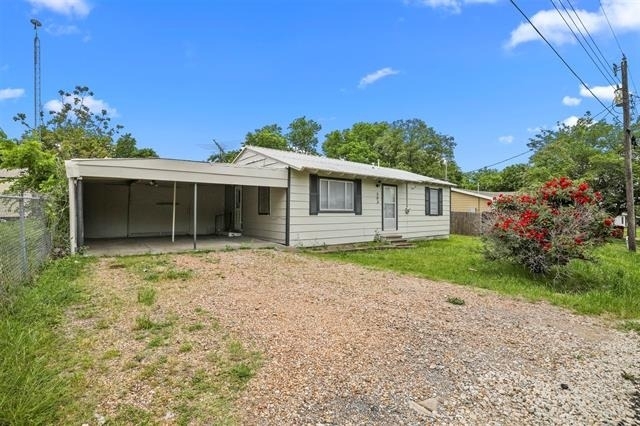 303 W Davis Street - Photo 0