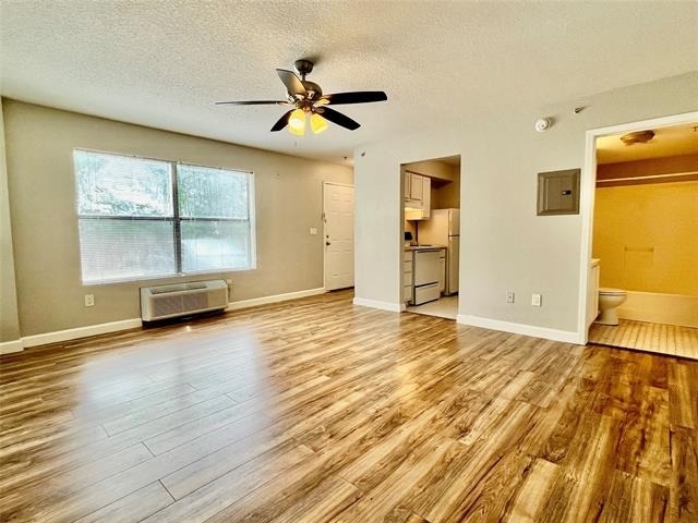 701 W Sycamore Street - Photo 5