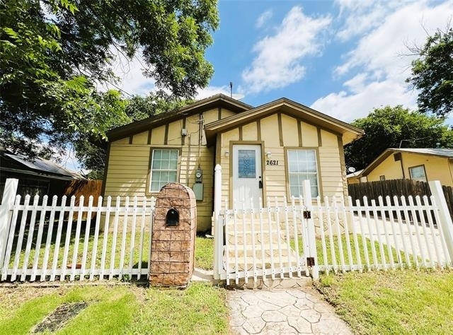 2621 E 12th Street - Photo 0
