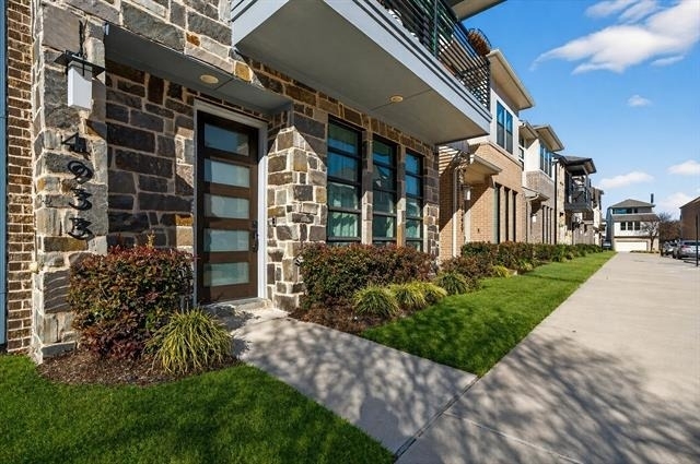 4933 Broadway Drive - Photo 2