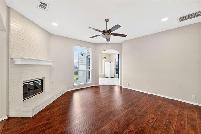 2124 Newport Drive - Photo 3