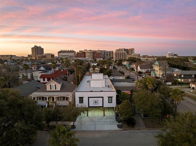 808 Sealy Street - Photo 1