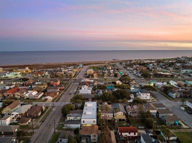 808 Sealy Street - Photo 0
