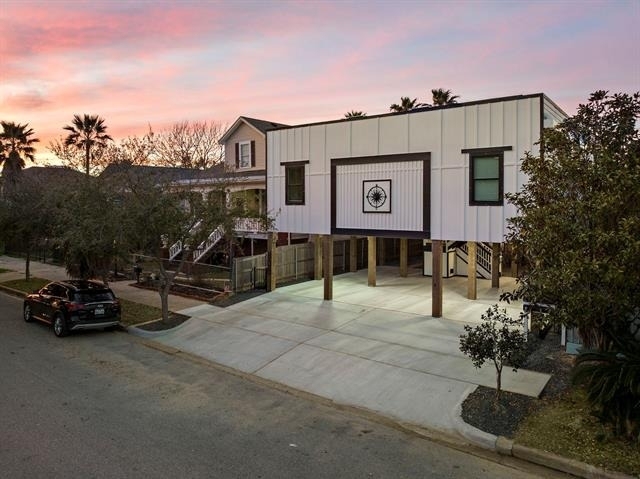 808 Sealy Street - Photo 2