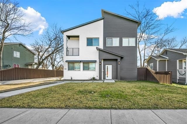 204 N Getzendaner Street - Photo 0