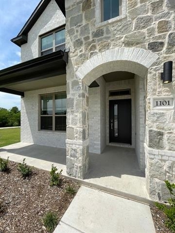 1101 Mahogany Drive - Photo 2