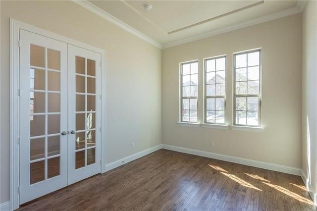 560 Thoroughbred Avenue - Photo 3