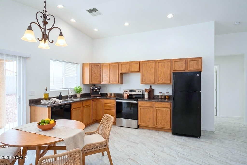 9321 W Hillcrest Place - Photo 2