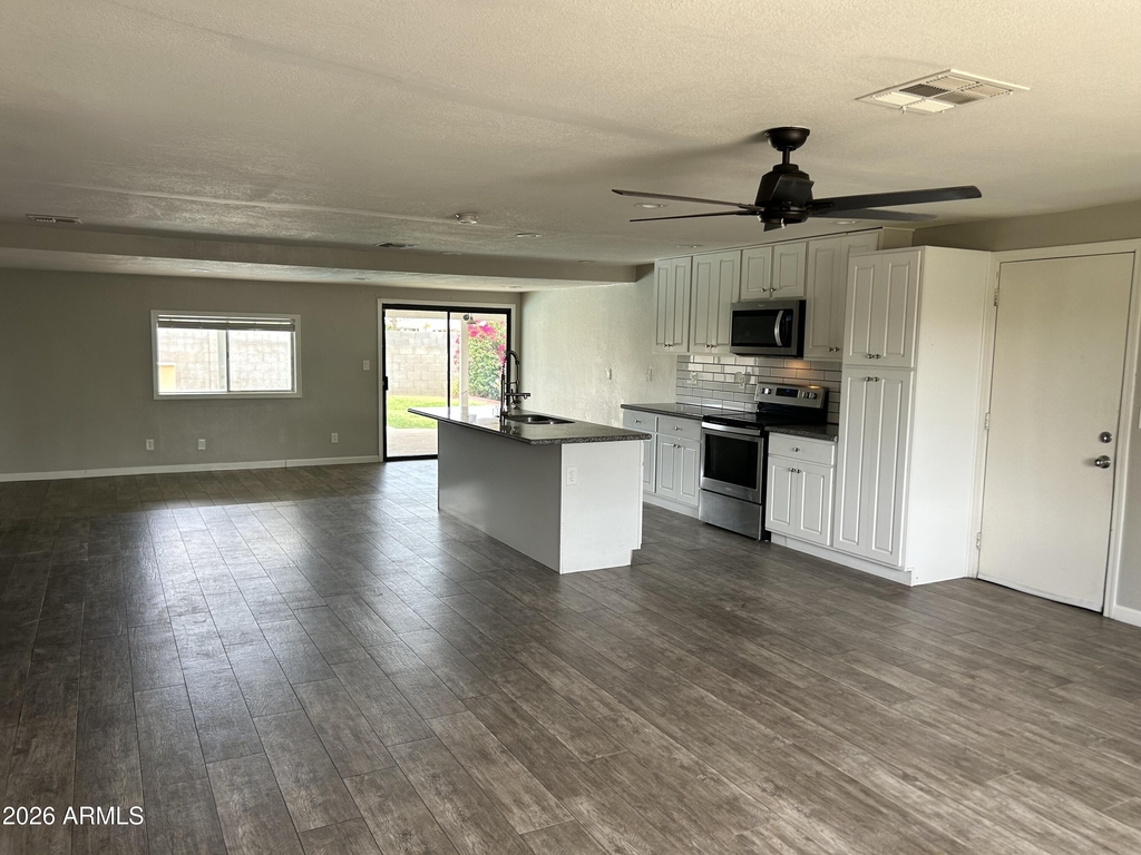 14010 N 40th Place - Photo 2