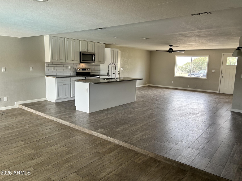 14010 N 40th Place - Photo 4