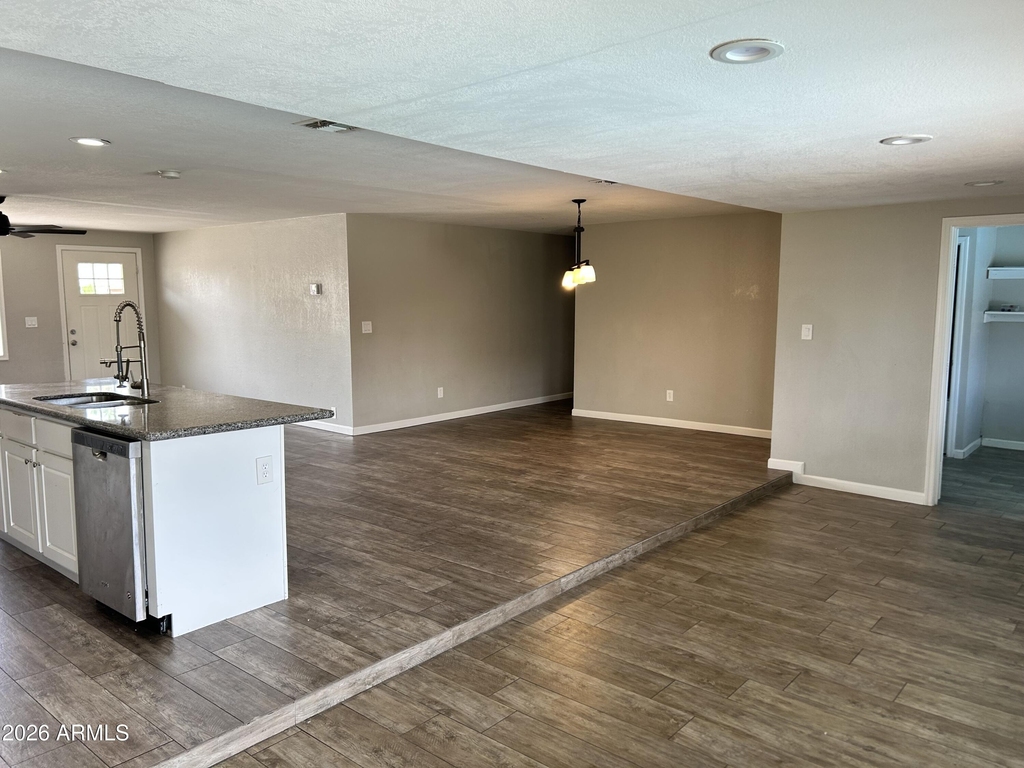 14010 N 40th Place - Photo 5