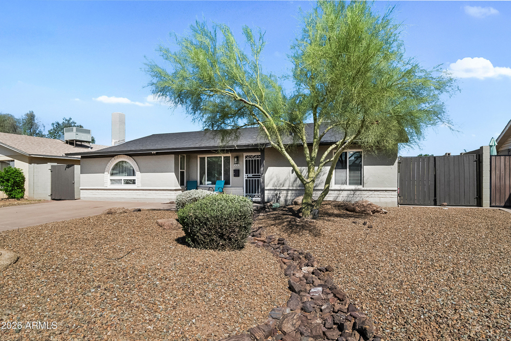 208 E Oxford Drive - Photo 0