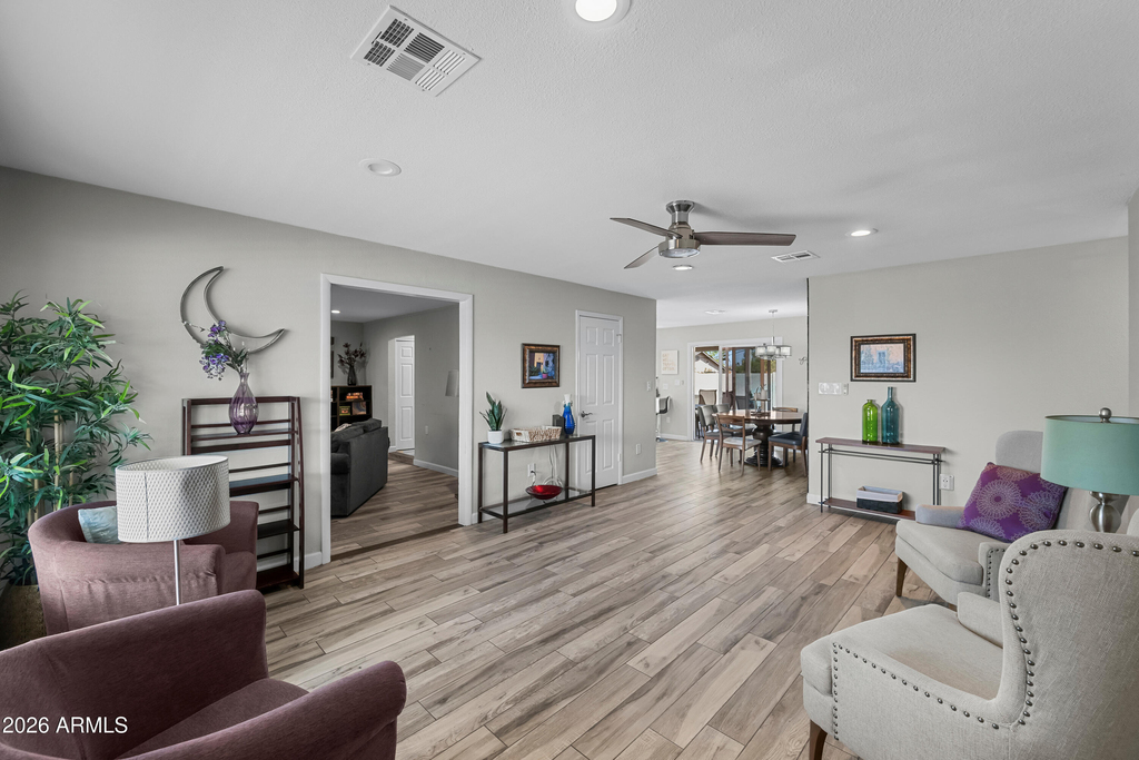 208 E Oxford Drive - Photo 10