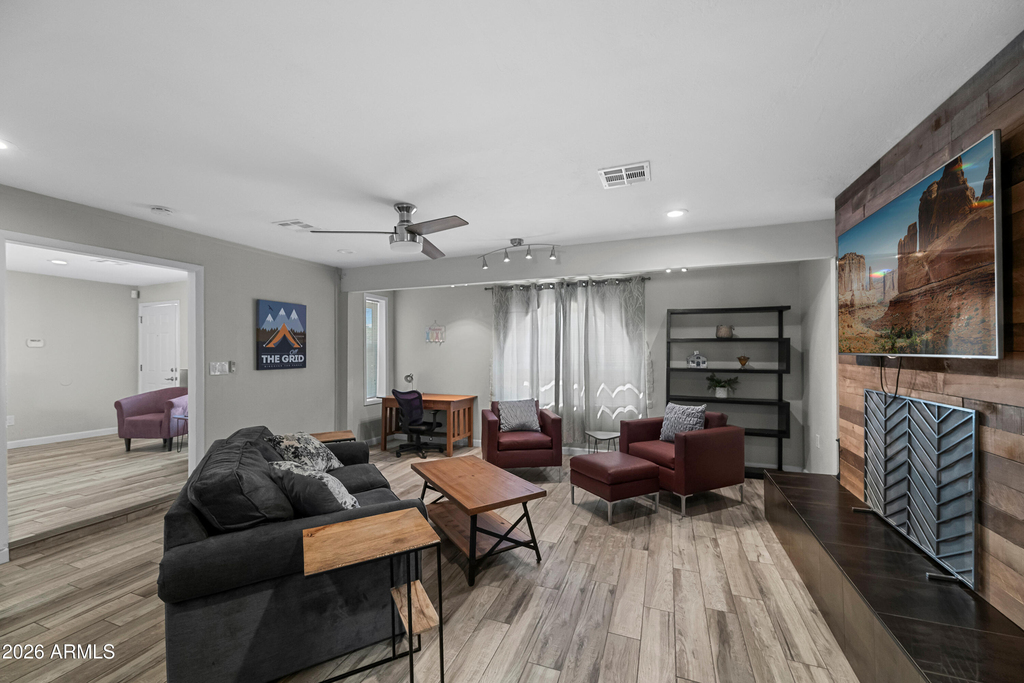 208 E Oxford Drive - Photo 6