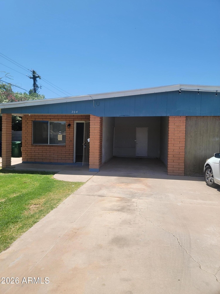 204 N Standage Street - Photo 1