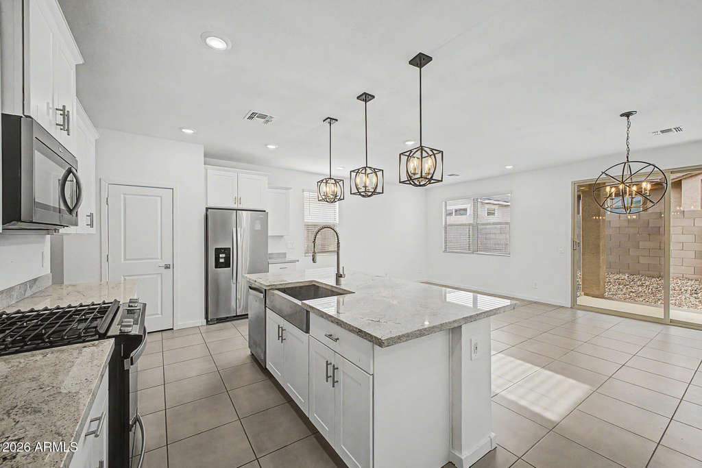 16036 W Desert Hollow Drive - Photo 4