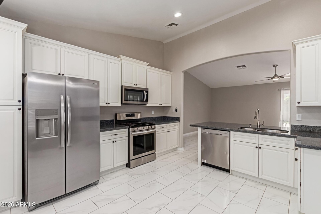16523 W Saguaro Lane - Photo 3