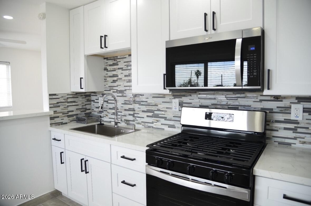 11033 N 16th Avenue - Photo 3