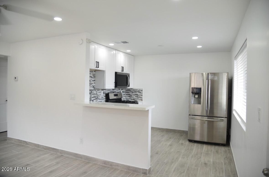 11033 N 16th Avenue - Photo 2