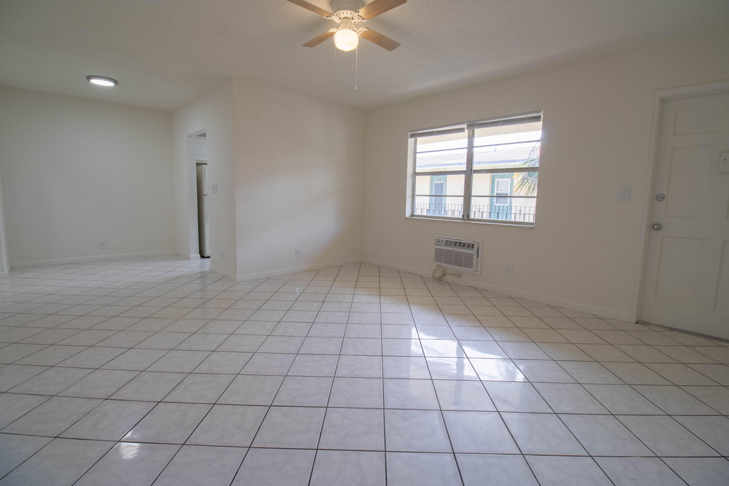 2537 Lincoln Street - Photo 1
