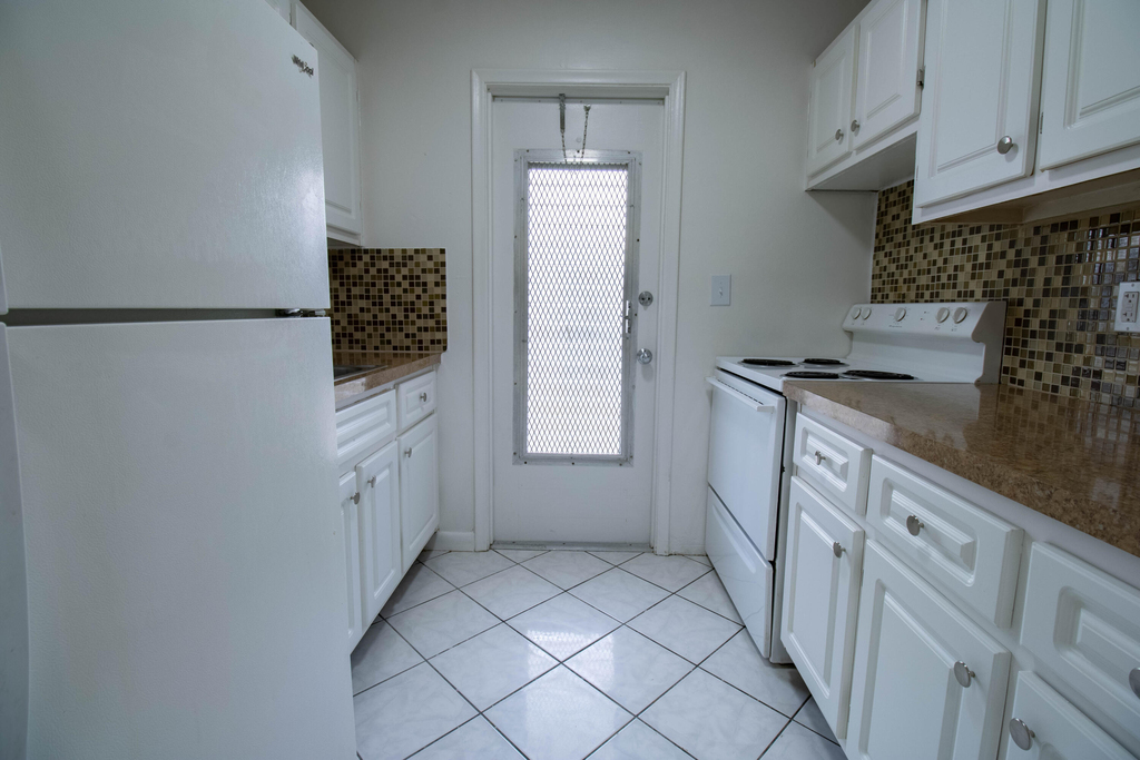 2537 Lincoln Street - Photo 4
