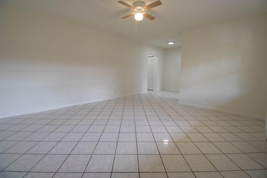 2537 Lincoln Street - Photo 0