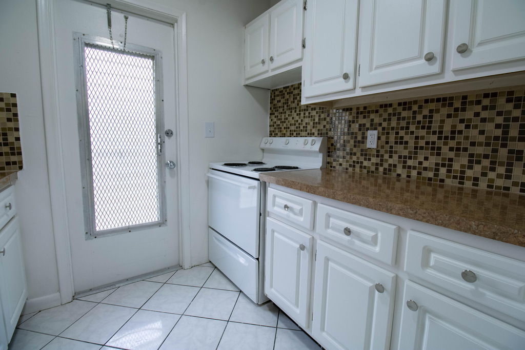 2537 Lincoln Street - Photo 6