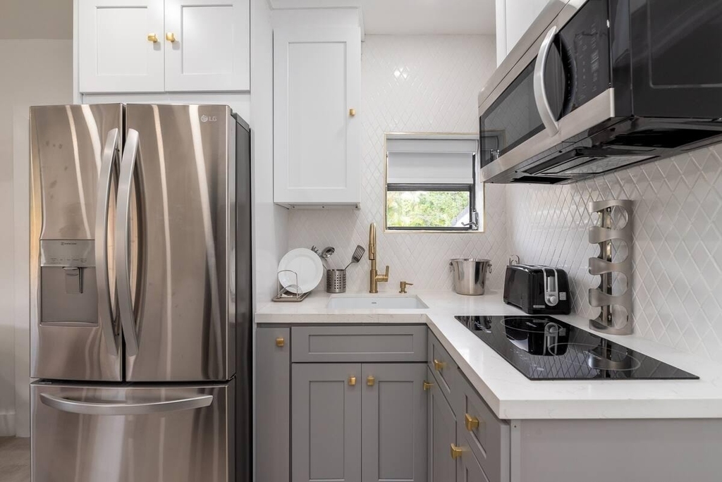 2541 Ne 181st Street - Photo 4