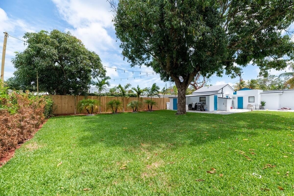 2541 Ne 181st Street - Photo 1