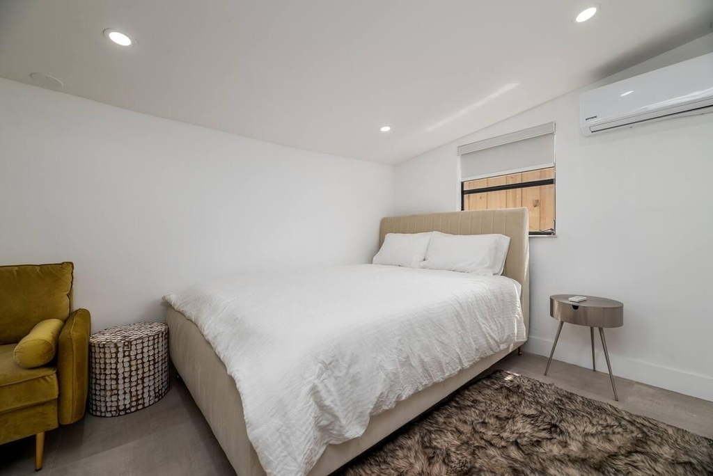 2541 Ne 181st Street - Photo 2
