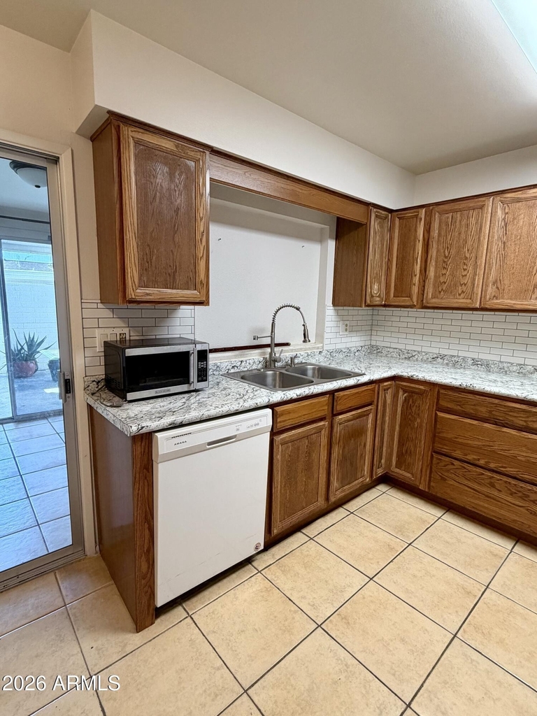 12624 N 105th Avenue - Photo 6