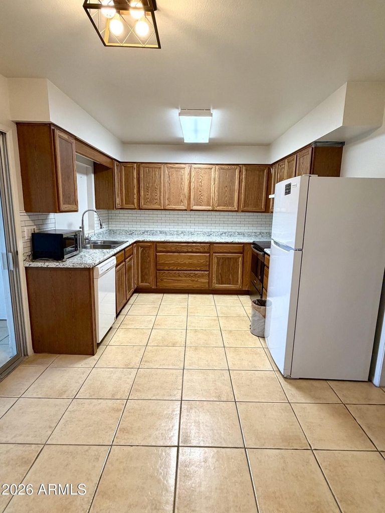 12624 N 105th Avenue - Photo 7