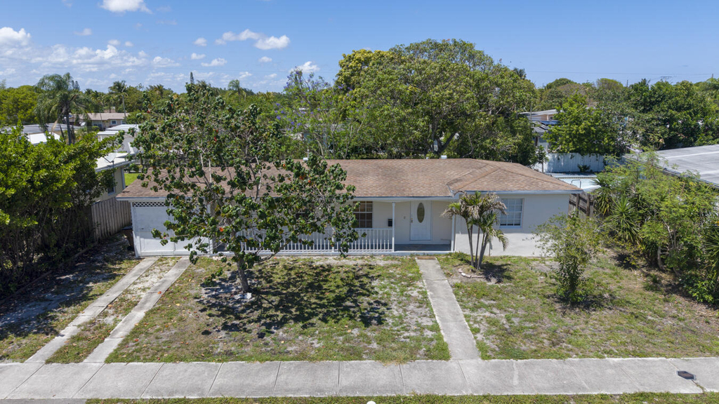 261 Ne 42nd Street - Photo 3