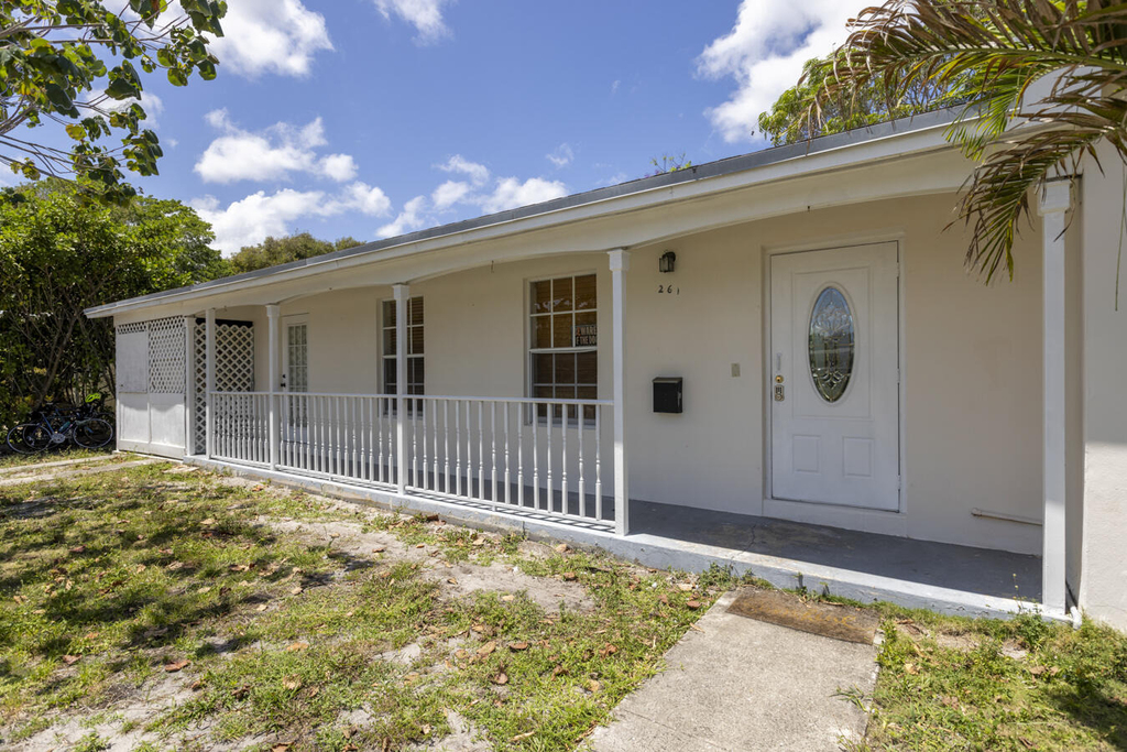 261 Ne 42nd Street - Photo 27