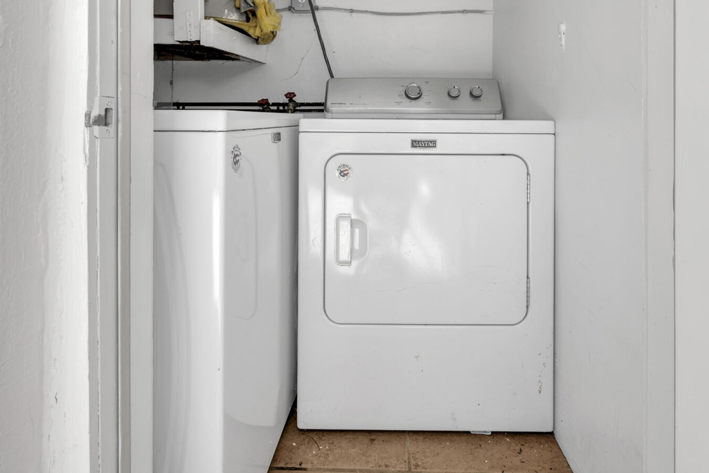 261 Ne 42nd Street - Photo 23