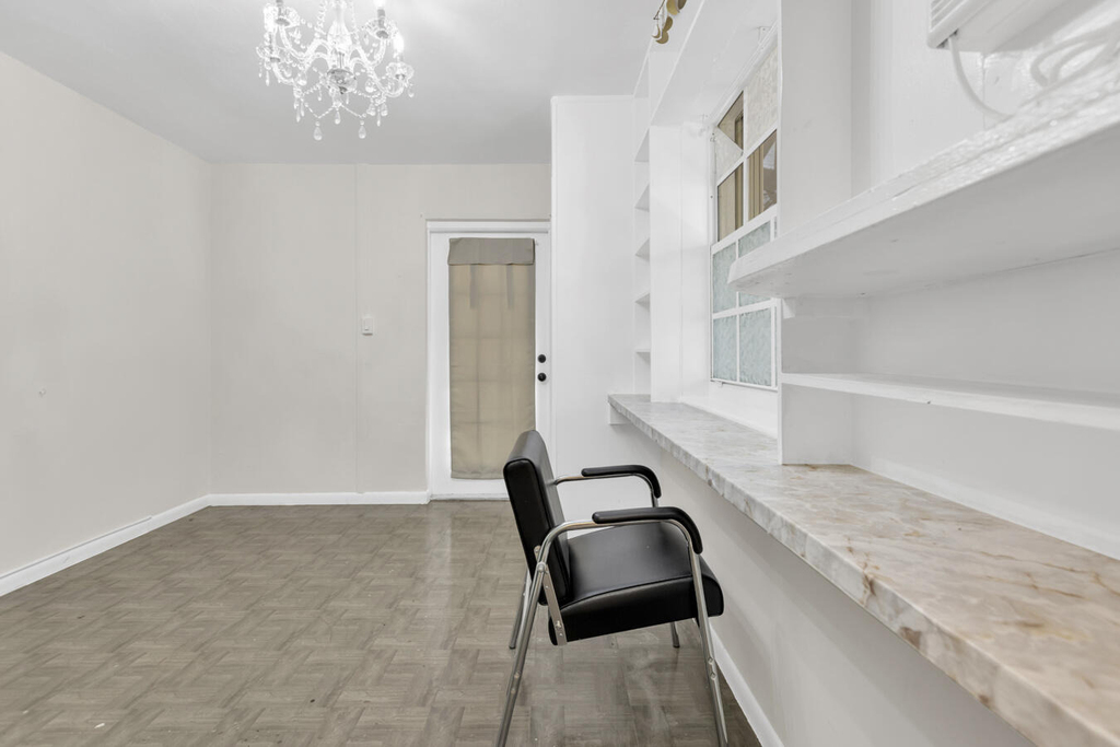261 Ne 42nd Street - Photo 19