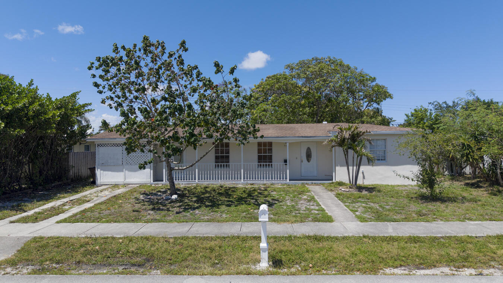 261 Ne 42nd Street - Photo 28