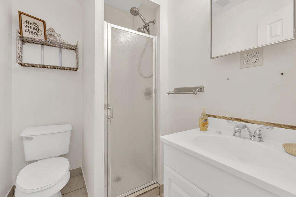 261 Ne 42nd Street - Photo 21