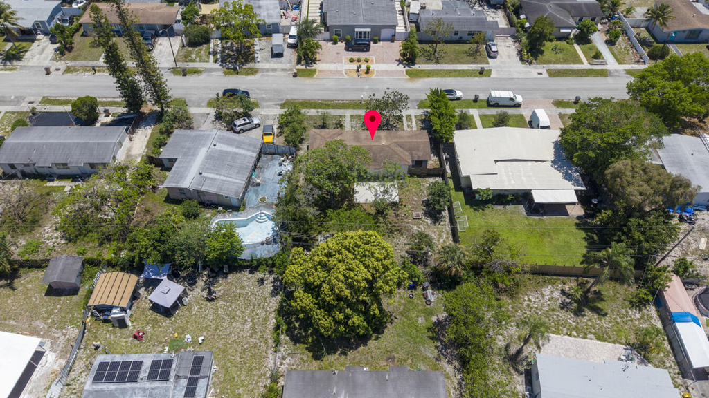 261 Ne 42nd Street - Photo 2