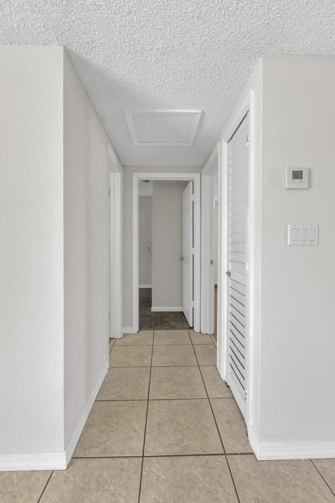 261 Ne 42nd Street - Photo 10