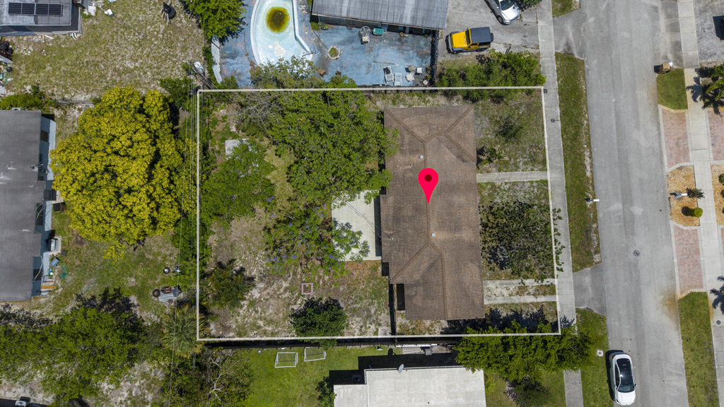 261 Ne 42nd Street - Photo 1